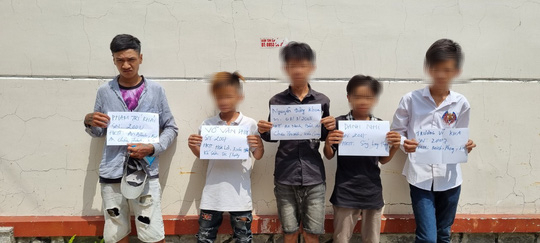 Bắt băng trộm “nhí” chuyên lấy nắp cống thoát nước - Ảnh 1.