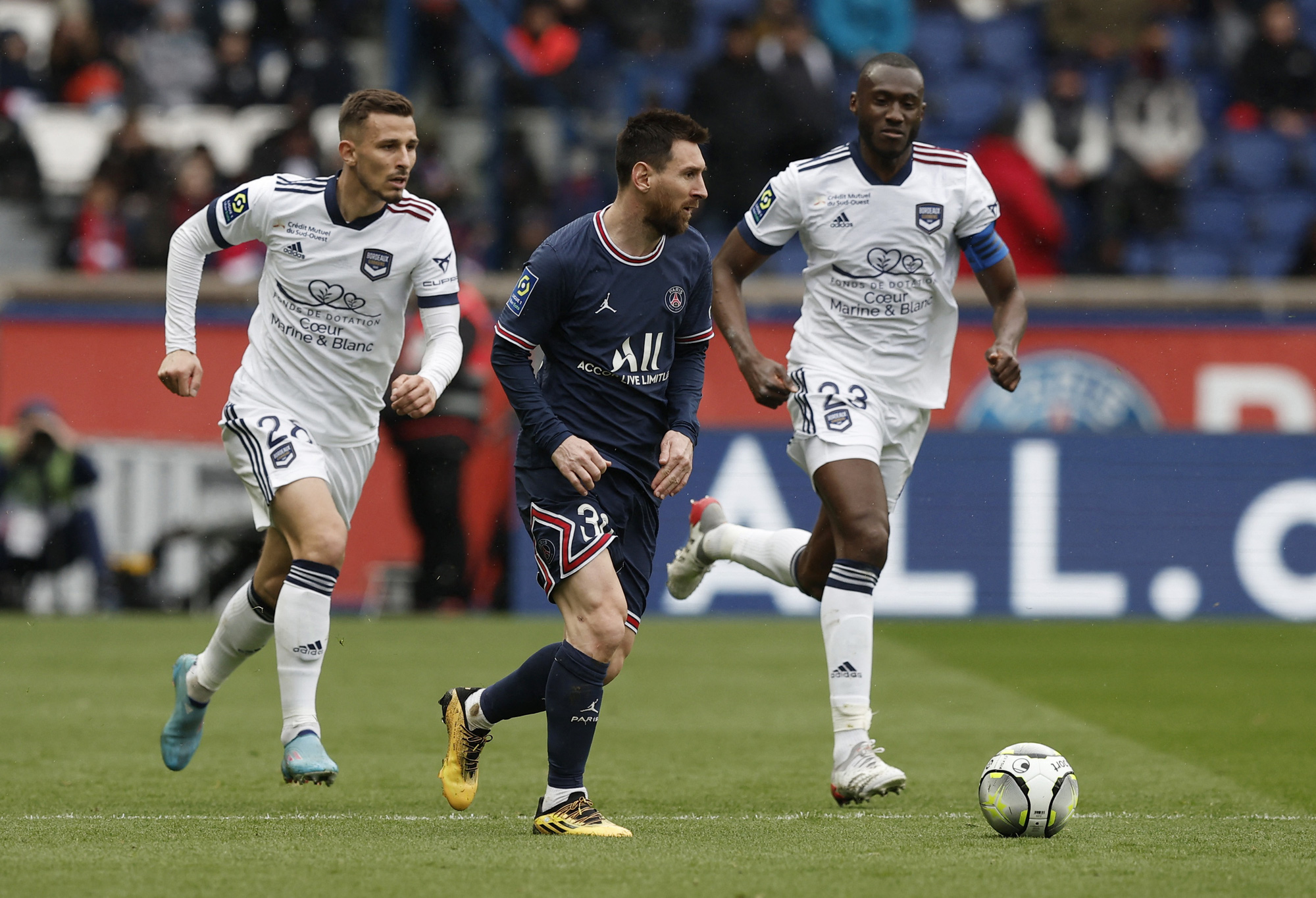 Messi tiếp tục "tịt ngòi" trong trận thắng của PSG