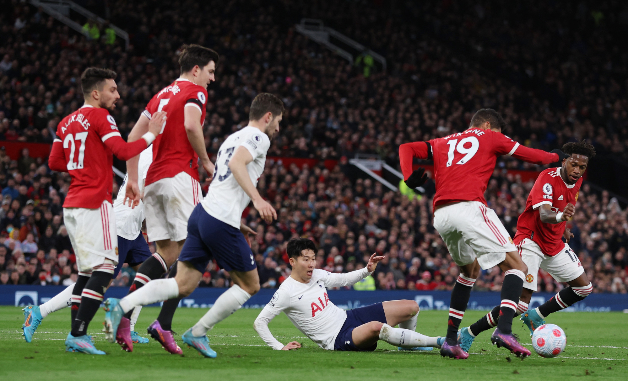 Ronaldo lập hat-trick si&ecirc;u đỉnh, Man United hạ Tottenham ở Old Trafford - Ảnh 2.