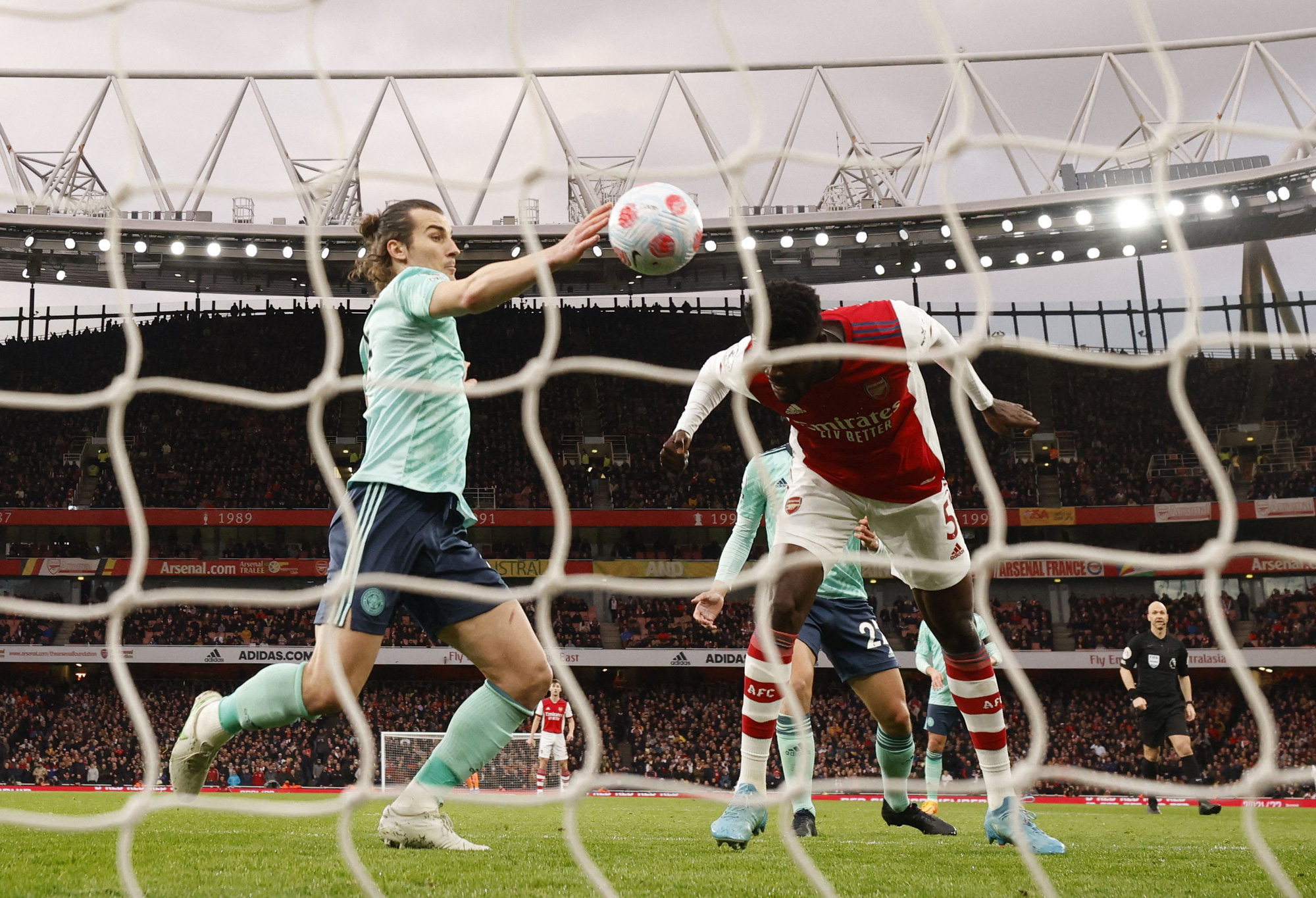 Leicester vỡ trận, Arsenal tăng tốc đua Top 4 Ngoại hạng Anh - Ảnh 4.