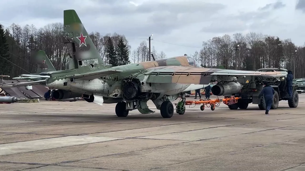 Ly kỳ chiến Su-25 Nga tr&uacute;ng t&ecirc;n lửa vẫn về căn cứ an to&agrave;n - Ảnh 1.