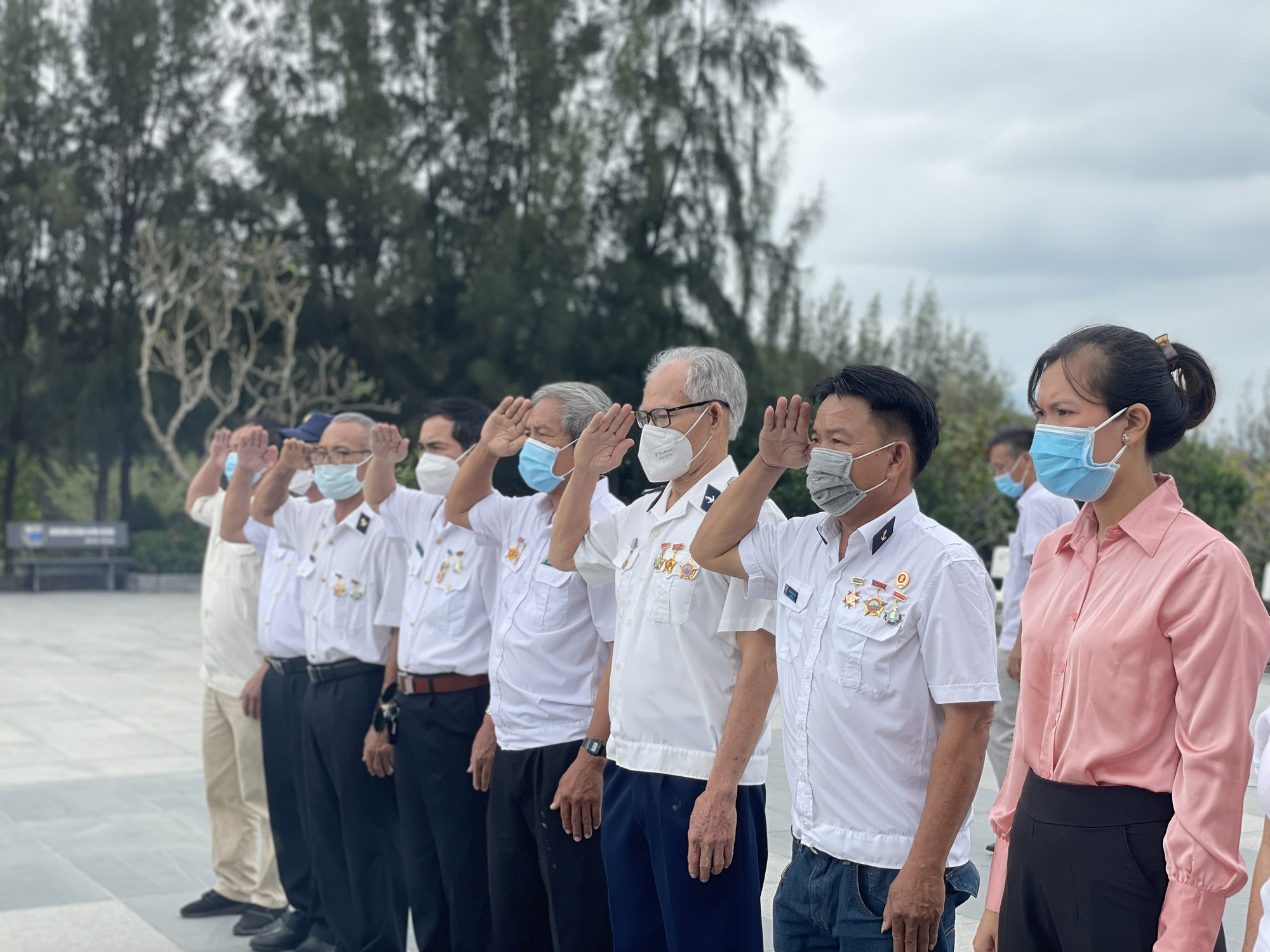 X&uacute;c động tưởng niệm 64 chiến sĩ Hải qu&acirc;n hy sinh tại Gạc Ma - Ảnh 10.
