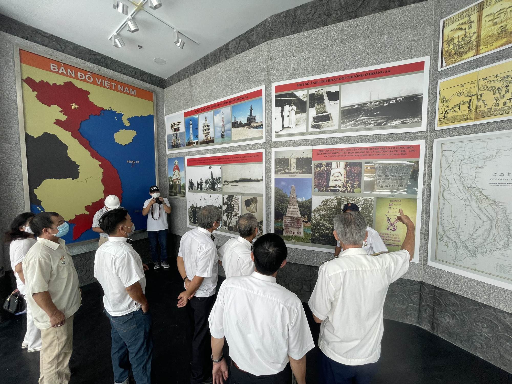X&uacute;c động tưởng niệm 64 chiến sĩ Hải qu&acirc;n hy sinh tại Gạc Ma - Ảnh 14.