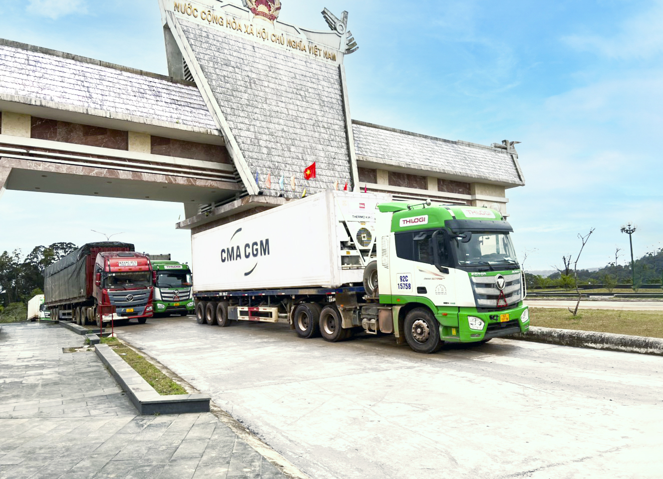 Giải pháp logistics qua cửa khẩu quốc tế Nam Giang cho doanh nghiệp Việt, Lào