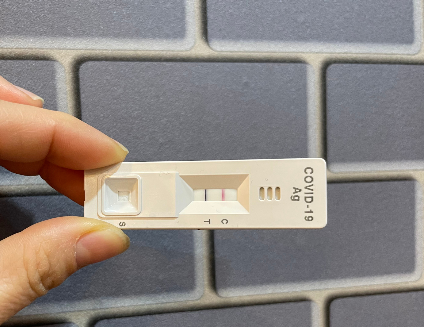 Kh&ocirc;ng cần nh&acirc;n vi&ecirc;n y tế gi&aacute;m s&aacute;t từ xa, F0 tự test nhanh vẫn được c&ocirc;ng nhận - Ảnh 1.