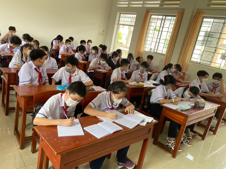Nhiều cấp học ở Cà Mau chuyển sang học trực tuyến