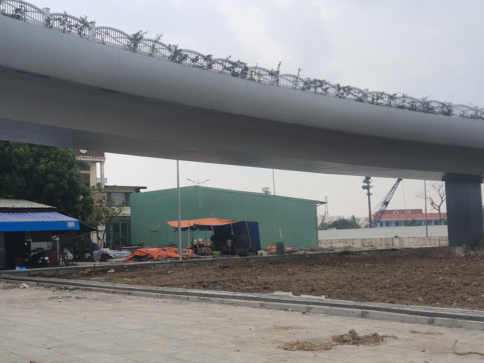 Bị cản trở khi "nhảy dù" vào khu "đất vàng", dùng “hàng nóng” tấn công người dân