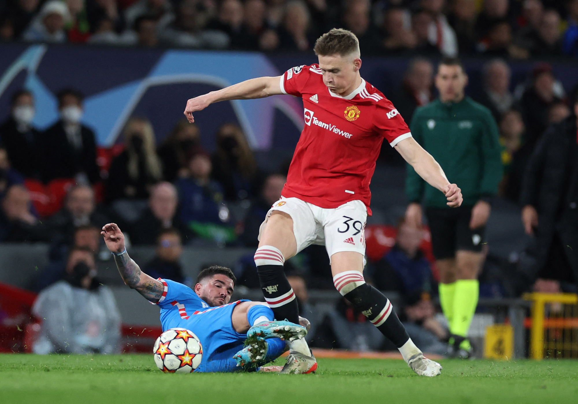 Thua sốc ở Old Trafford, Man United bị loại ở Champions League - Ảnh 1.
