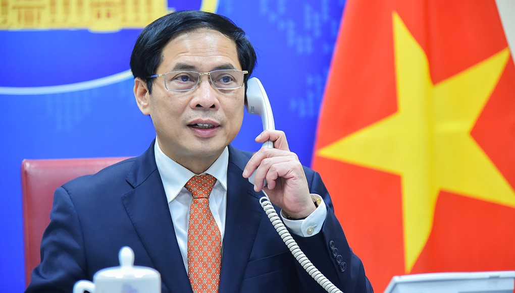 Bộ trưởng Bùi Thanh Sơn điện đàm với Bộ trưởng Ngoại giao Nga Sergey Lavrov