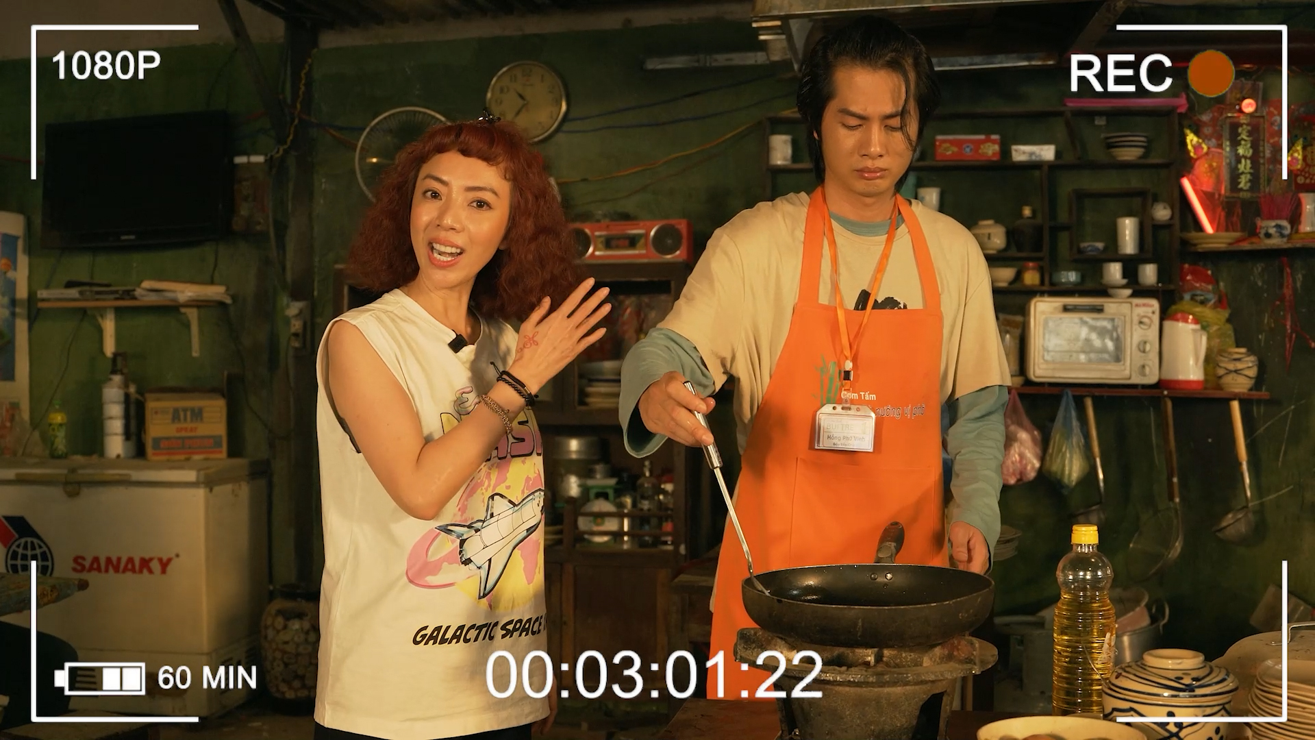 Thu Trang d&iacute; dỏm h&eacute; lộ bối cảnh v&agrave; biệt đội b&aacute;n cơm trong &ldquo;Nghề si&ecirc;u dễ&rdquo; - Ảnh 3.