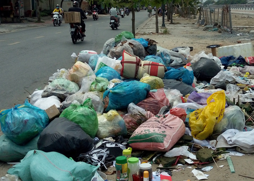 Làm sao trị bệnh vứt rác bừa bãi? (*): Nhân rộng điều hay, phê phán cái xấu