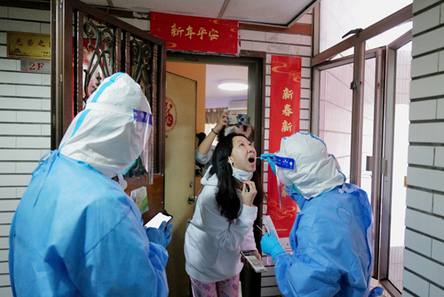 Covid-19: Thâm Quyến xét nghiệm toàn dân, Hàn Quốc "dễ thở"