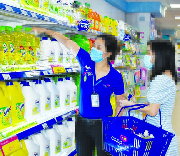 Bà nội trợ linh hoạt ứng phó “bão” tăng giá - Ảnh 1.