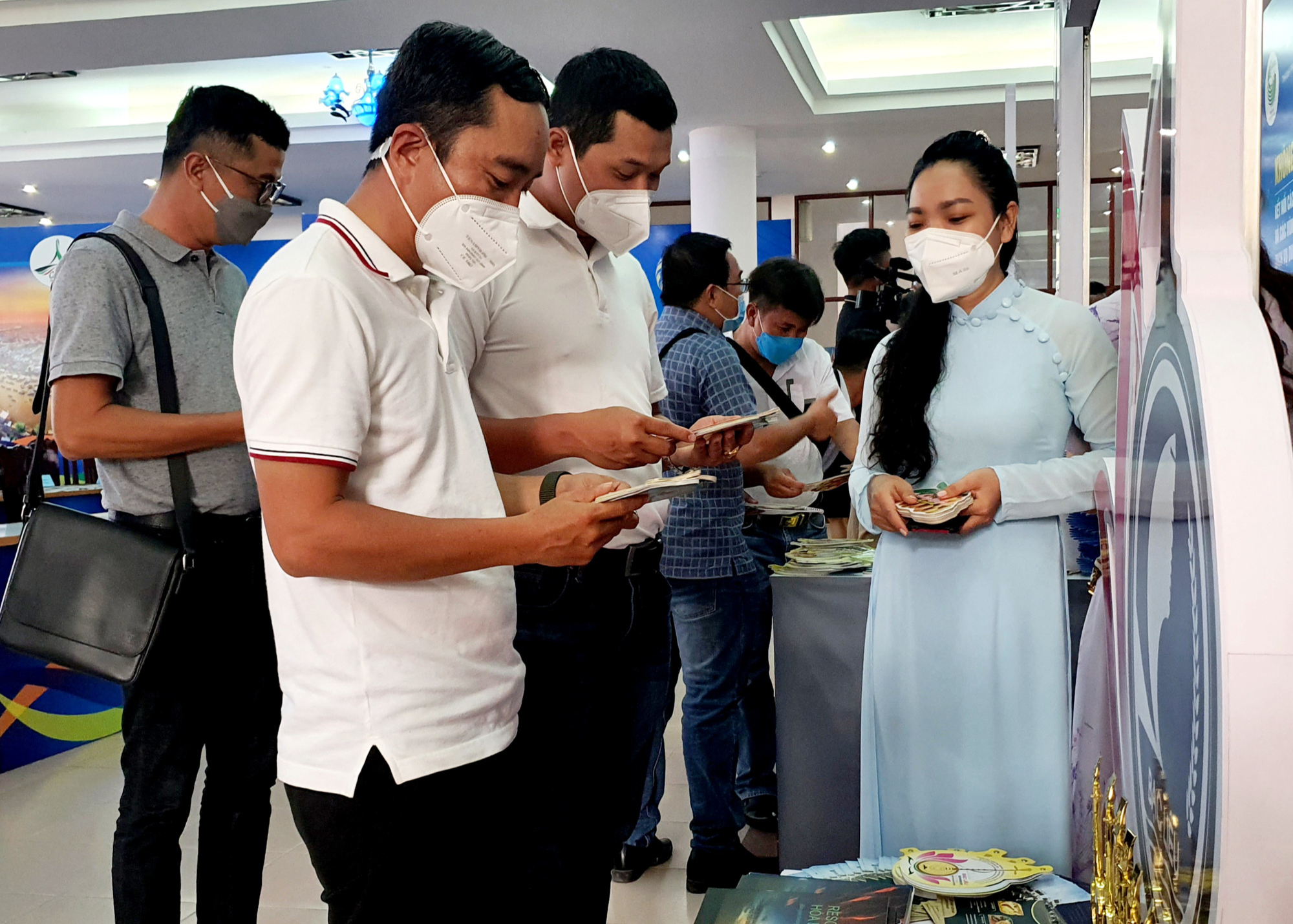 Mở cửa đón khách quốc tế: Lỡ cơ hội nếu thiếu thông tin