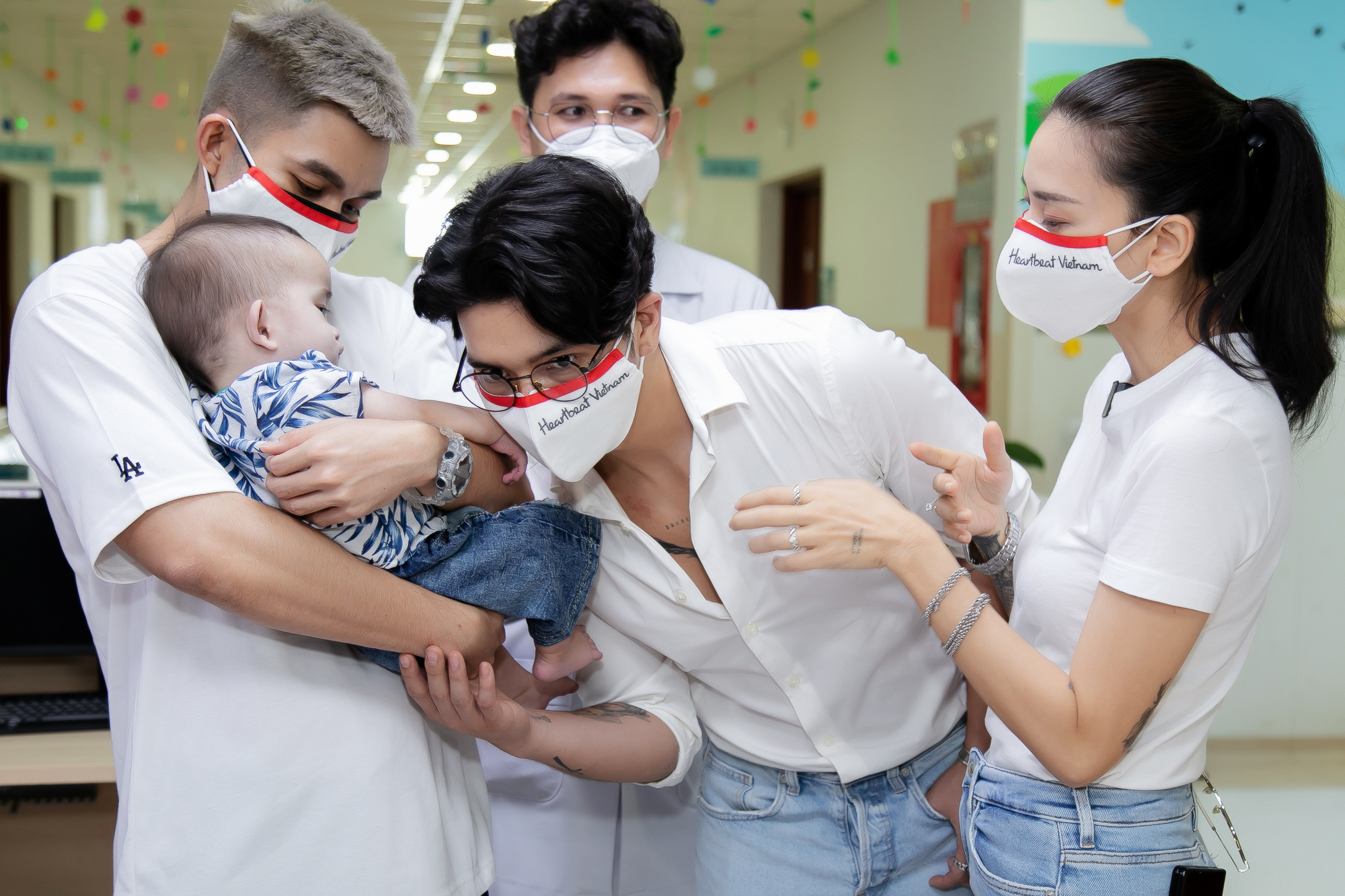 Ngô Thanh Vân - Huy Trần miệt mài sứ mệnh “cứu tim” trẻ em