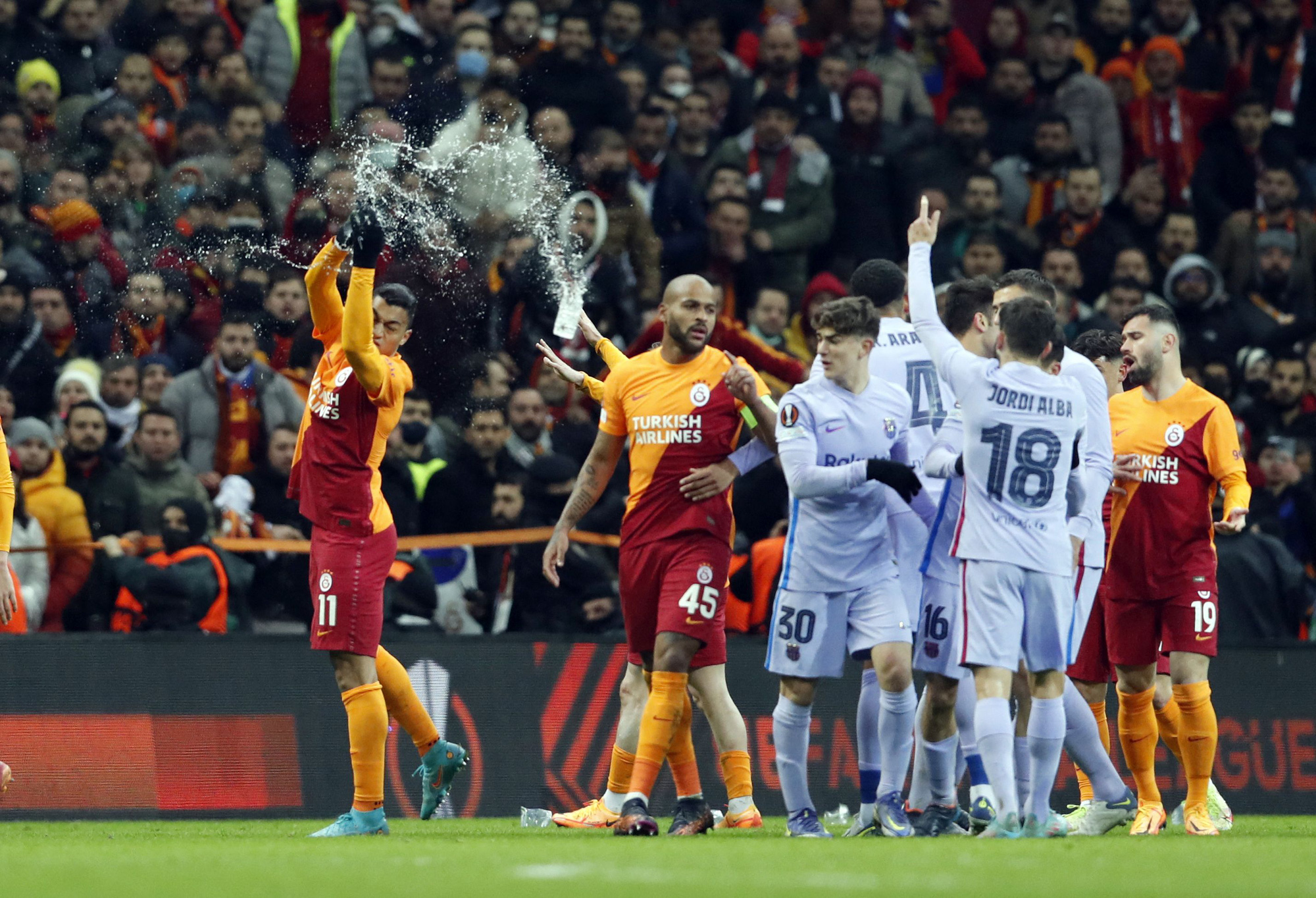 Ngược d&ograve;ng loại Galatasaray, Barcelona đoạt v&eacute; tứ kết Europa League - Ảnh 6.
