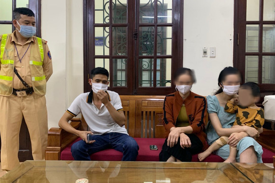 M&acirc;u thuẫn với vợ cũ, người chồng &ocirc;m con l&ecirc;n cầu dọa giết - Ảnh 2.