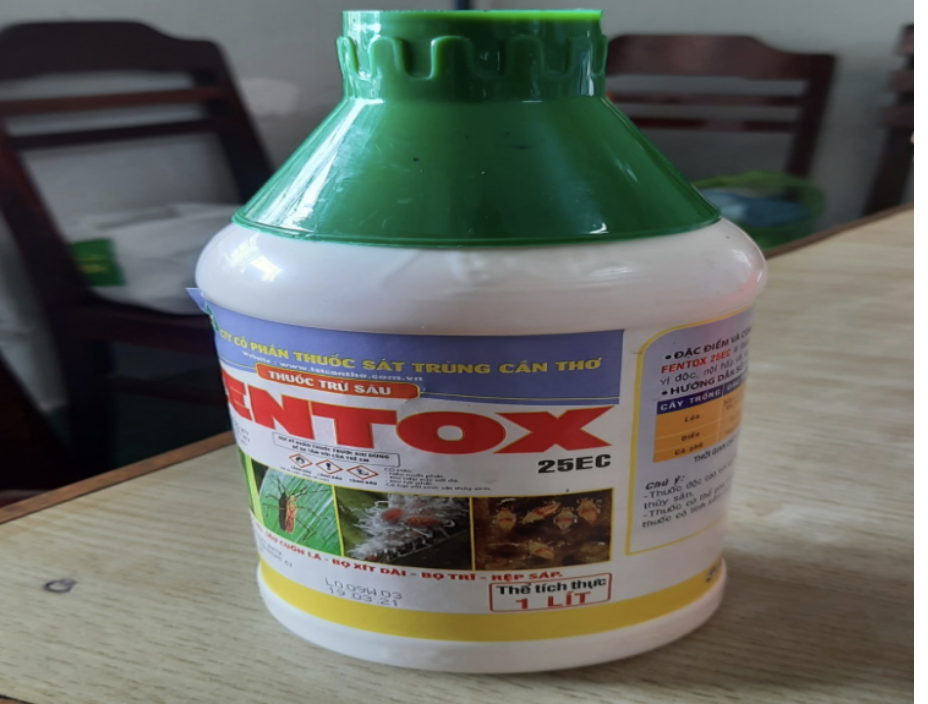 Giận vợ cũ,  mua thuốc trừ s&acirc;u pha nước ngọt cho con uống - Ảnh 1.