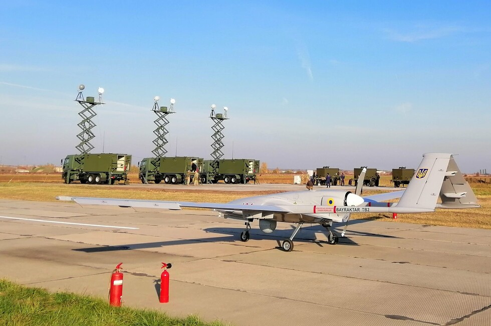 EU ra đòn mạnh với Nga, Ukraine tìm thêm vũ khí - Ảnh 2.