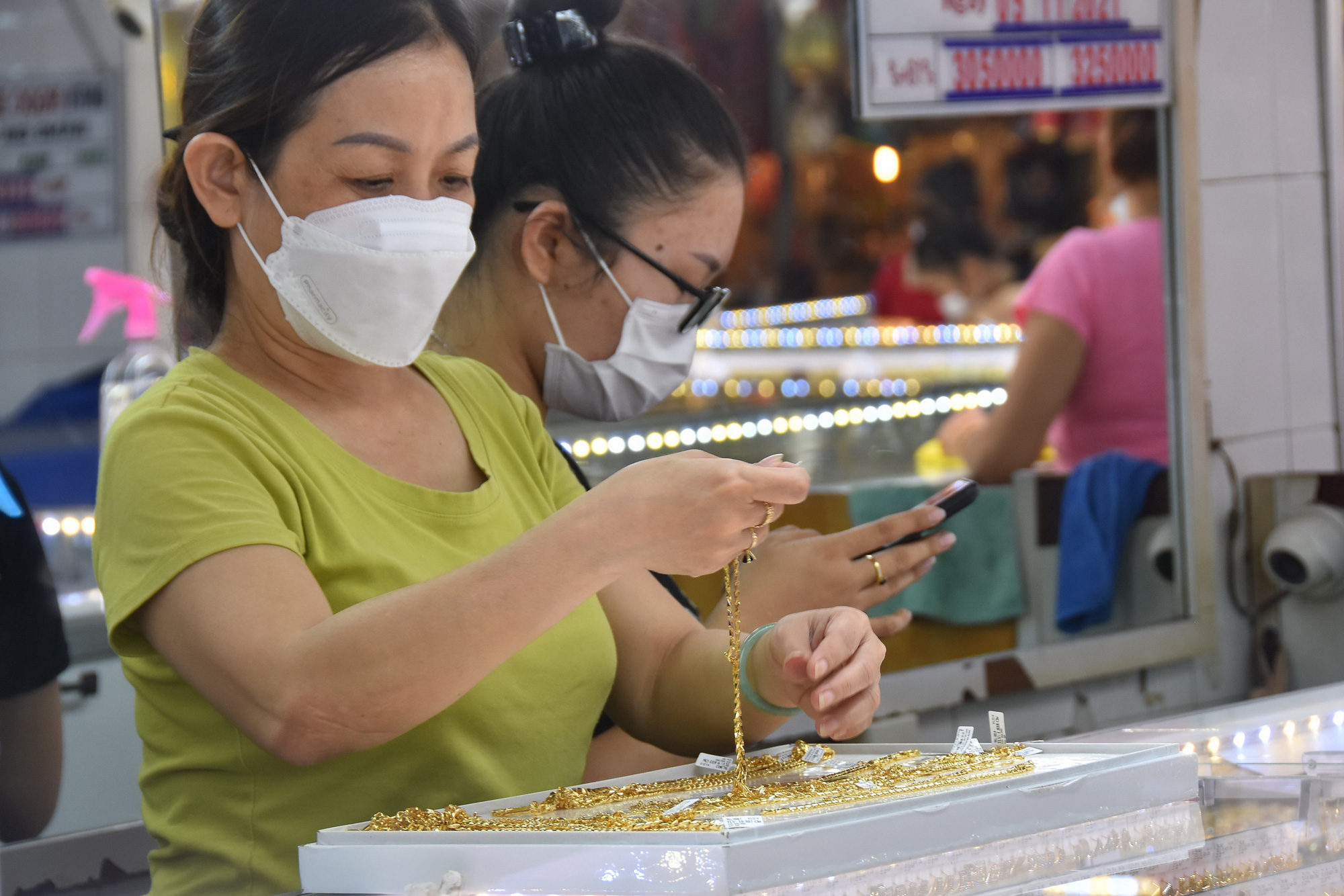Giá vàng hôm nay 2-3: Vàng SJC lại nhảy vọt lên 67 triệu đồng/lượng