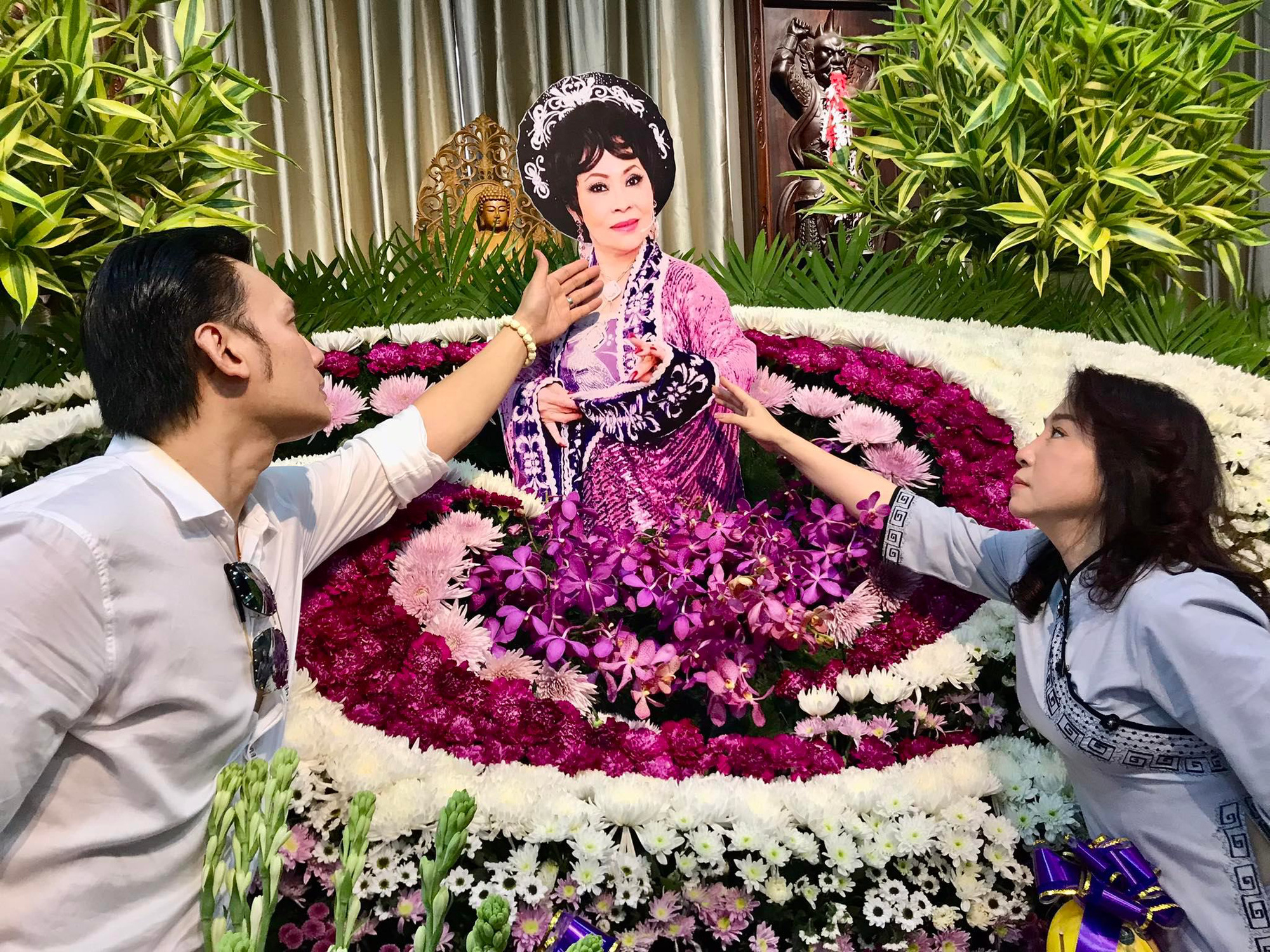Nghệ sĩ trong và ngoài nước tưởng nhớ NSƯT Ngọc Đáng