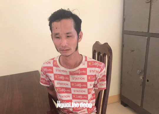 Bắt giữ nghịch tử ch&eacute;m cha ruột tử vong rồi trốn v&agrave;o rừng - Ảnh 1.