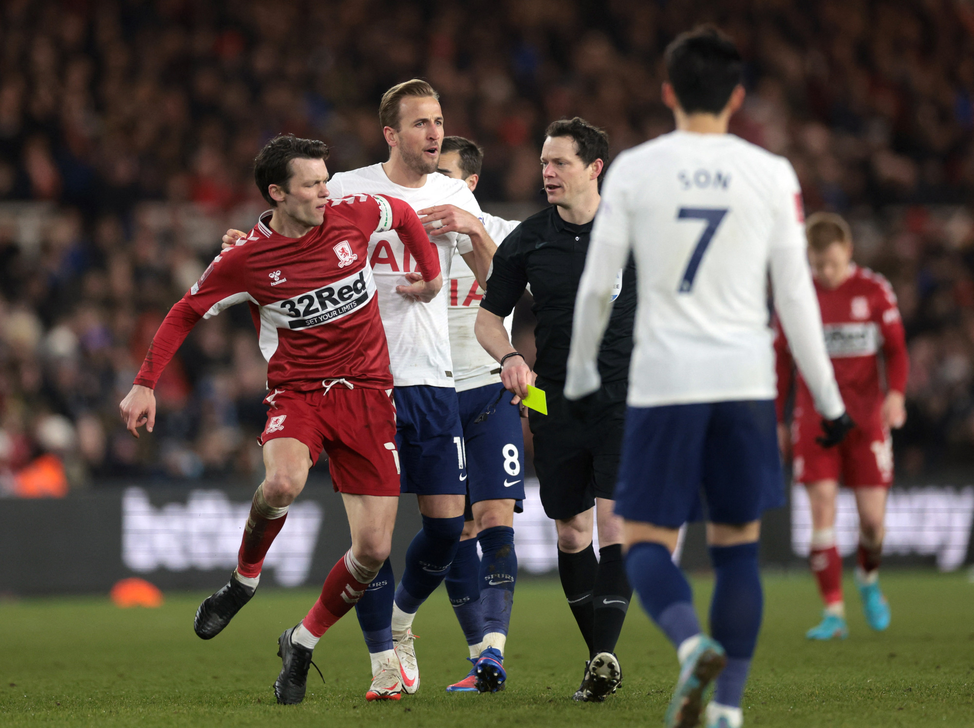 Tottenham thua sốc hiệp phụ, Man City thẳng tiến tứ kết FA Cup