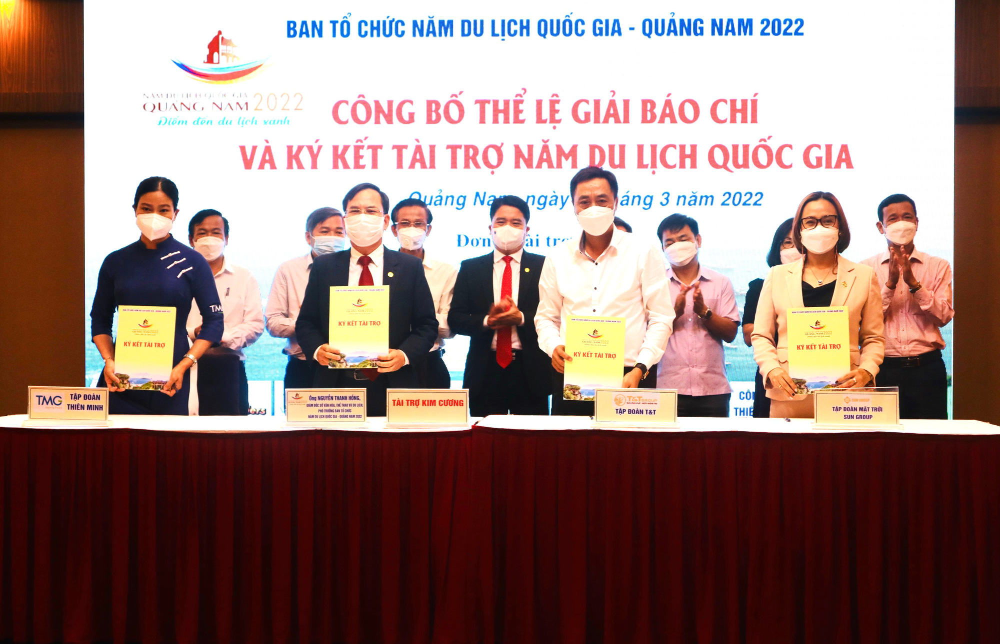 Gia đ&igrave;nh v&agrave; doanh nghiệp của doanh nh&acirc;n Đỗ Quang Hiển ủng hộ Điện Bi&ecirc;n 20 tỉ đồng x&acirc;y nh&agrave; cho hộ ngh&egrave;o - Ảnh 3.