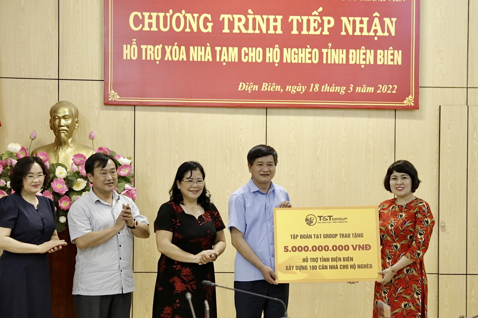 Gia đ&igrave;nh v&agrave; doanh nghiệp của doanh nh&acirc;n Đỗ Quang Hiển ủng hộ Điện Bi&ecirc;n 20 tỉ đồng x&acirc;y nh&agrave; cho hộ ngh&egrave;o - Ảnh 2.