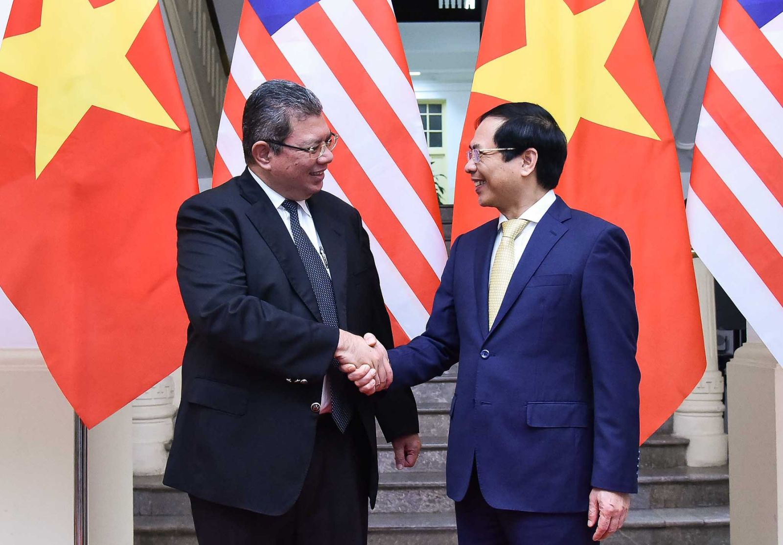 Hai Bộ trưởng Ngoại giao Việt Nam và Malaysia hội đàm