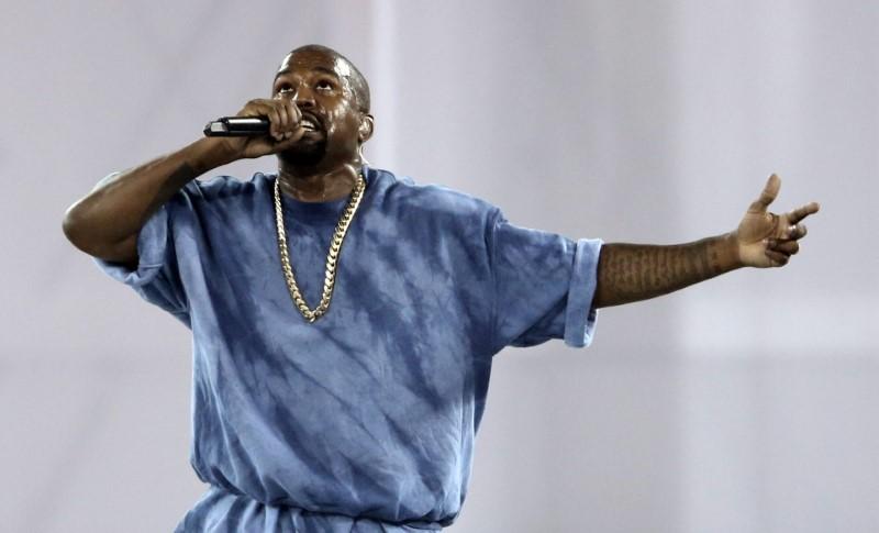 Gây rối trên mạng, Kanye West bị cấm diễn tại Grammy 2022