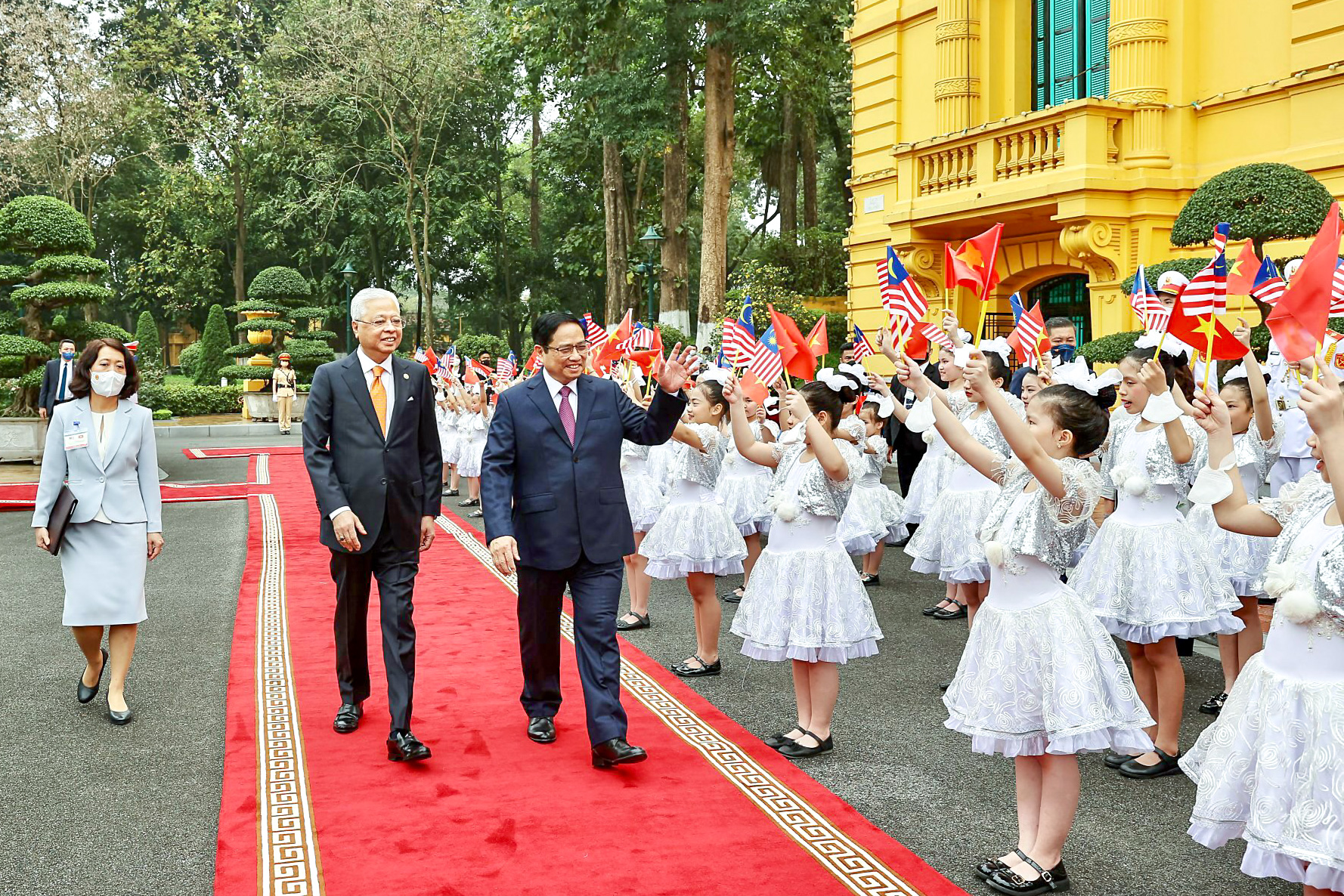 Thủ tướng Phạm Minh Ch&iacute;nh đ&oacute;n, hội đ&agrave;m với Thủ tướng Malaysia - Ảnh 1.