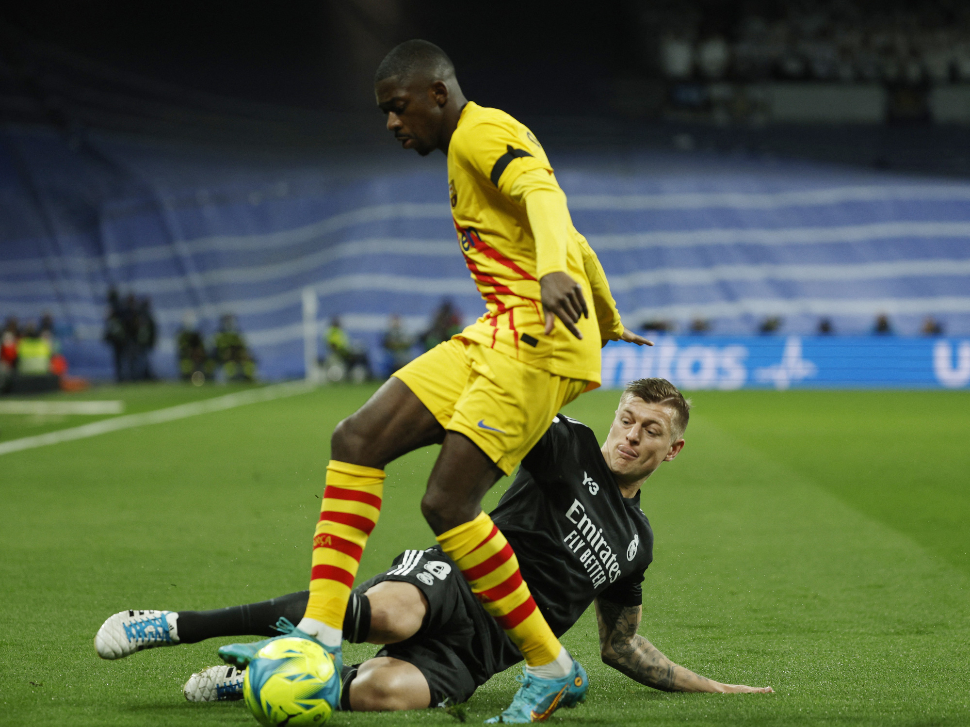 Đại phá Real Madrid ở Bernabeu, Barcelona gây chấn động La Liga - Ảnh 2.