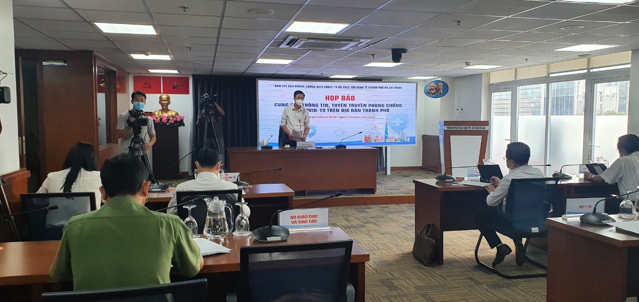 TP HCM: Điều tra vấn nạn quấy rối tình dục trên xe buýt - Ảnh 1.