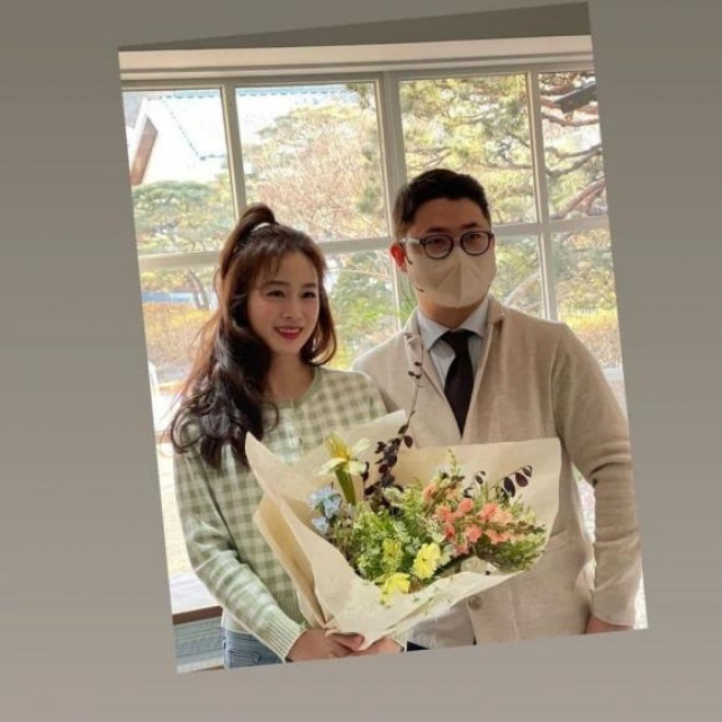 Vợ chồng Kim Tae Hee trốn con đi hẹn h&ograve; - Ảnh 4.