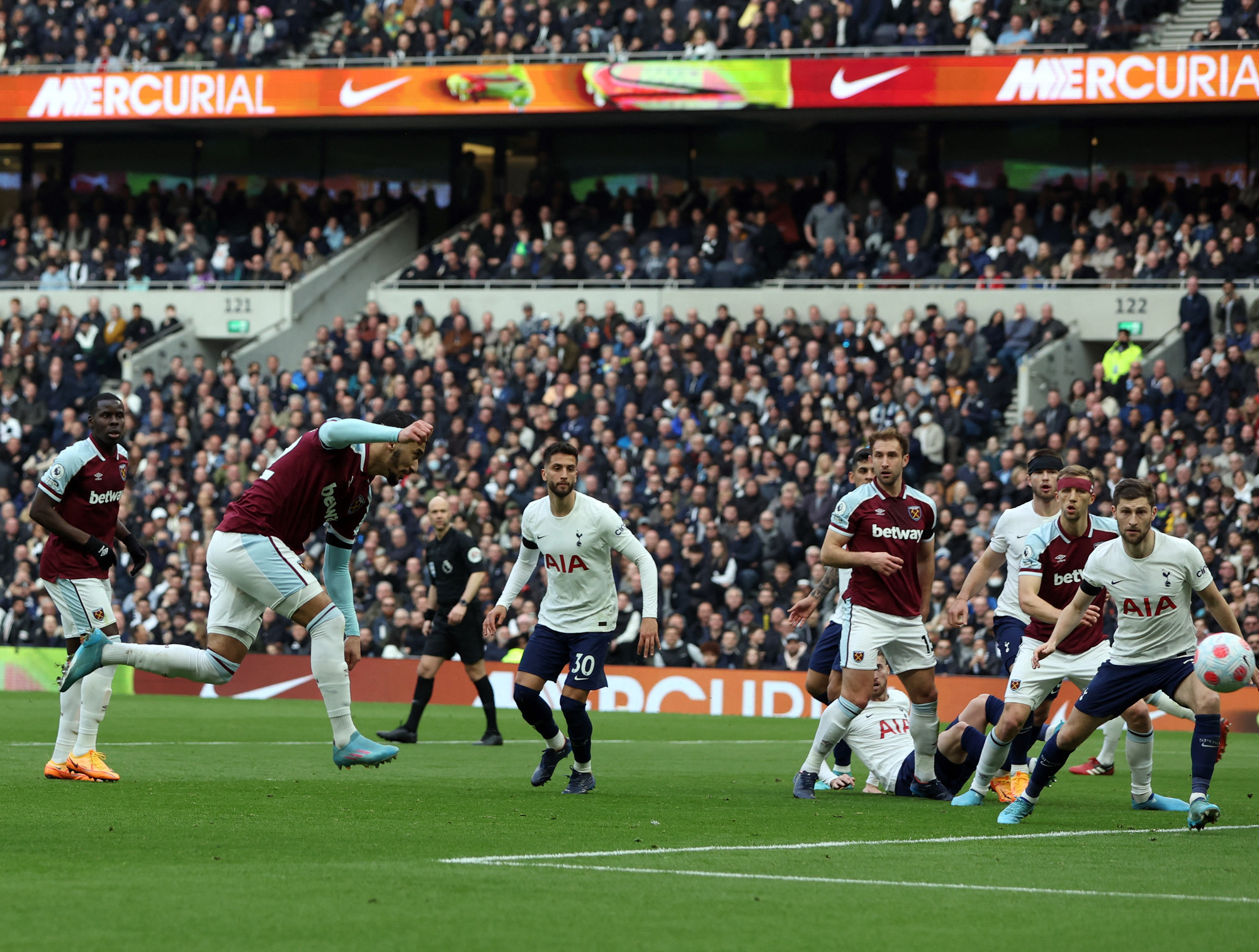 Đại thắng West Ham, Tottenham đẩy Man United khỏi top 5 - Ảnh 4.