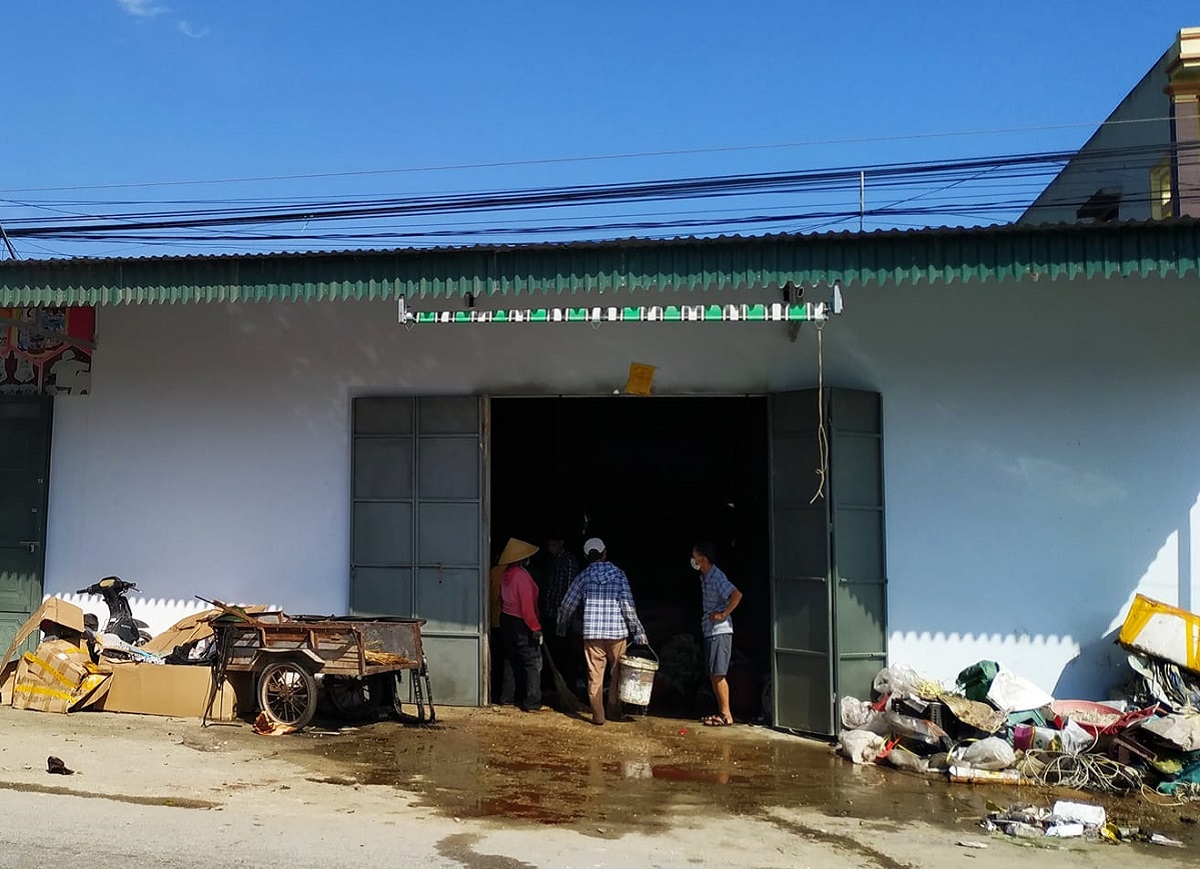 Người đ&agrave;n &ocirc;ng thu mua phế liệu tử vong sau tiếng nổ lớn nghi cưa đầu đạn - Ảnh 1.