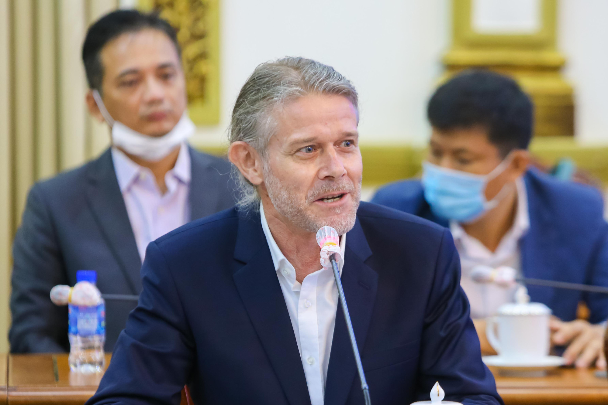 2-&Ocirc;ng Hughes Glenn Andrew, Gi&aacute;m đốc C&ocirc;ng ty TNHH LOGOS Việt Nam, TP HCM đ&oacute;ng g&oacute;p &yacute; kiến cho hội nghị - ảnh Ho&agrave;ng Triều_6