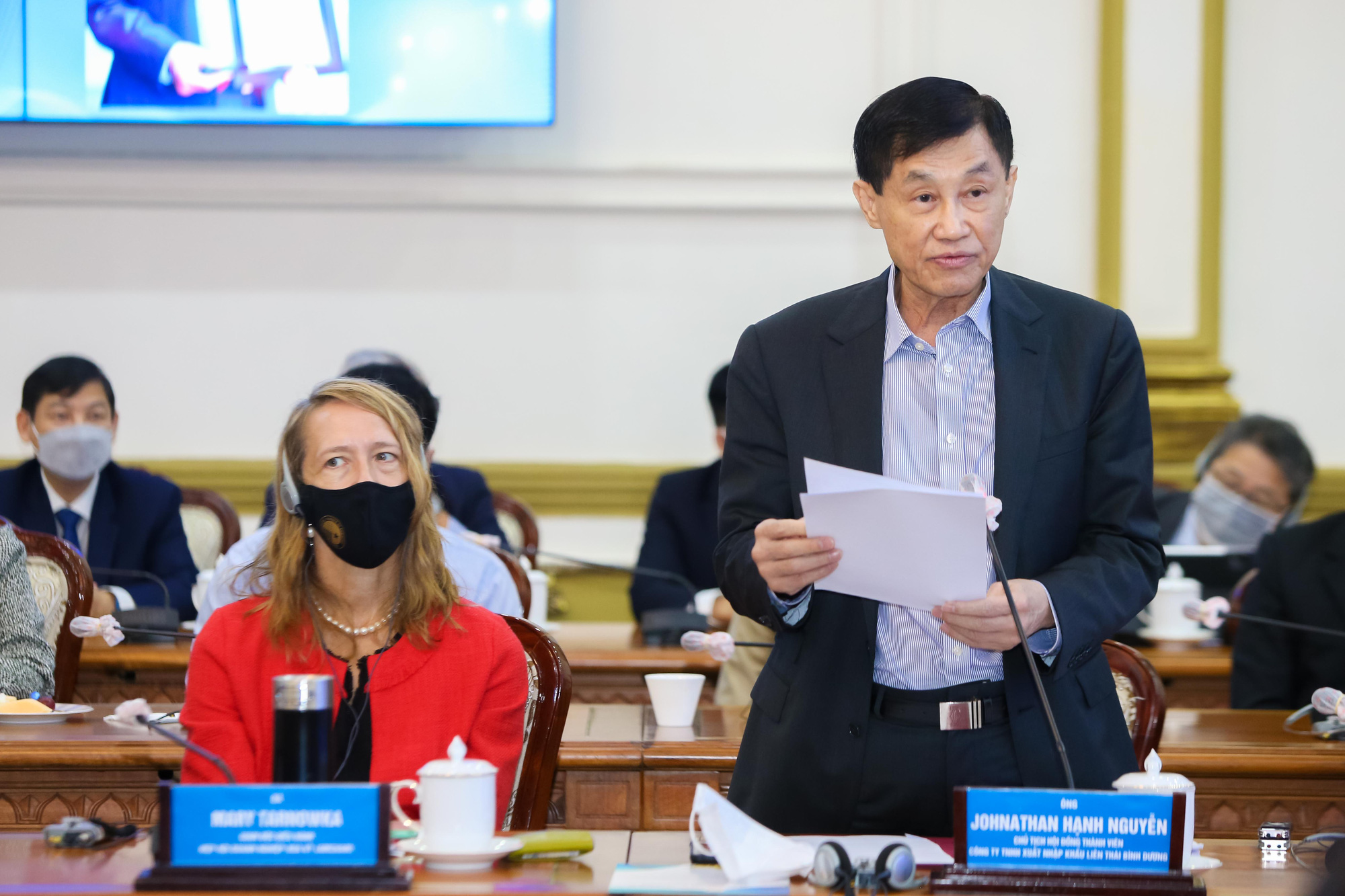 2-&Ocirc;ng Johnathan Hạnh Nguyễn, chủ tịch c&ocirc;ng ty TNHH XNK Li&ecirc;n Th&aacute;i B&igrave;nh Dương đ&oacute;ng g&oacute;p &yacute; kiến cho hội nghị - ảnh Ho&agrave;ng Triều_2