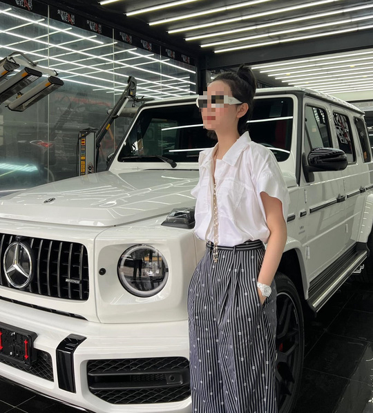 Hiền Hồ khoe si&ecirc;u xe giữa s&oacute;ng tin đồn... - Ảnh 2.