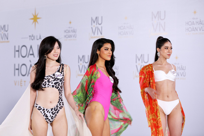 Bikini thi&ecirc;u ch&aacute;y s&acirc;n khấu Hoa hậu Ho&agrave;n vũ 2022 - Ảnh 23.
