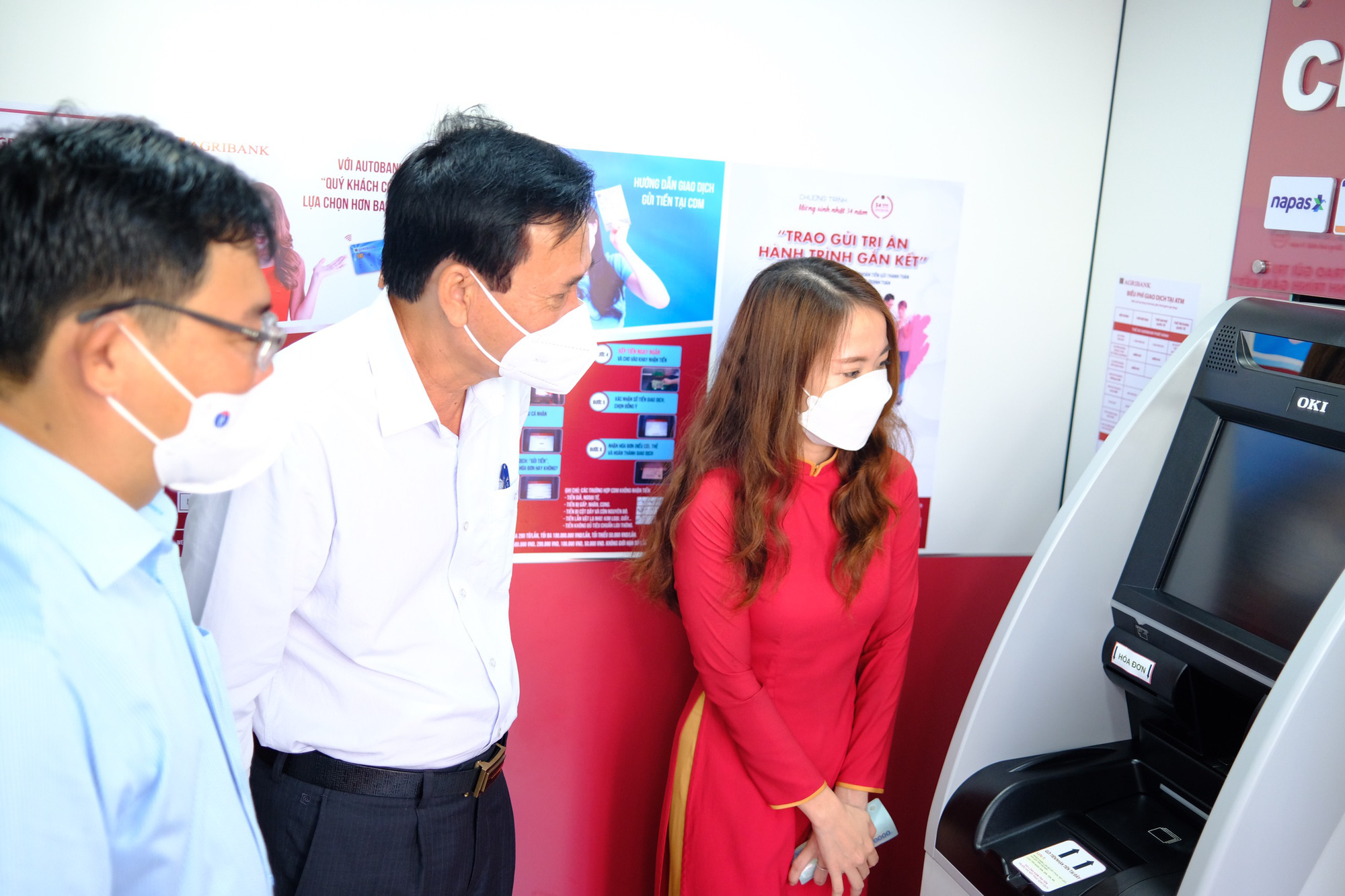 Agribank An Giang khai trương máy gửi, rút tiền tự động