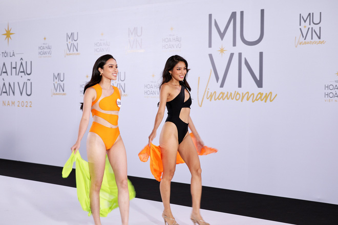 Bikini thi&ecirc;u ch&aacute;y s&acirc;n khấu Hoa hậu Ho&agrave;n vũ 2022 - Ảnh 22.