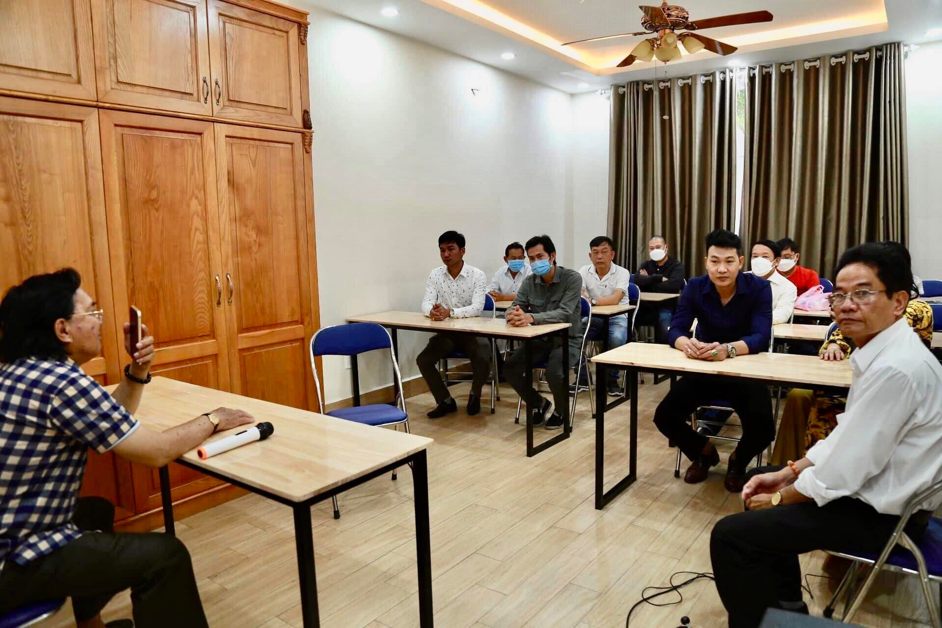 NSND Thanh Tuấn mở công ty truyền nghề ca vọng cổ - Ảnh 3.