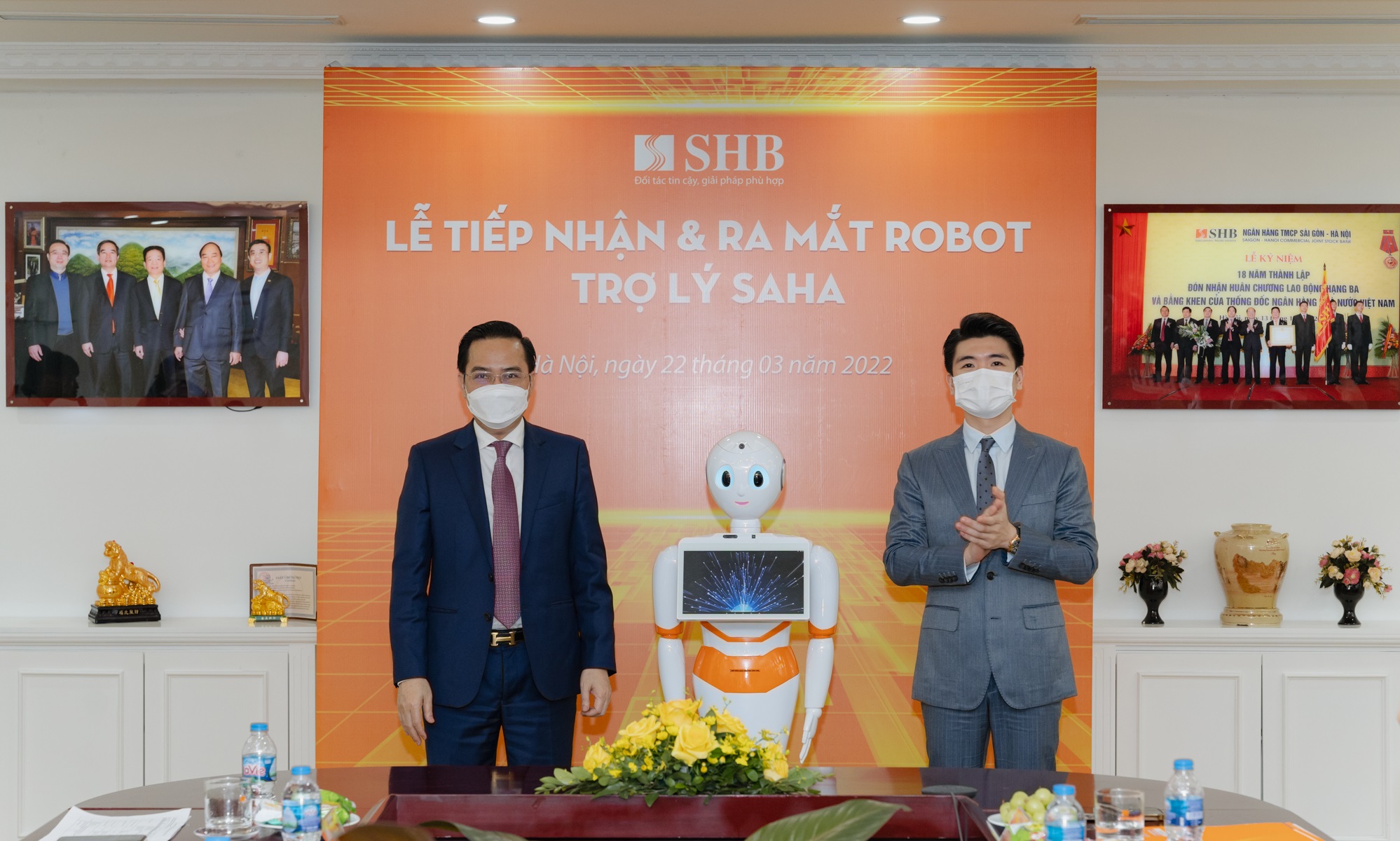 N&acirc;ng cao trải nghiệm kh&aacute;ch h&agrave;ng, SHB đưa Robot th&ocirc;ng minh v&agrave;o phục vụ giao dịch - Ảnh 1.