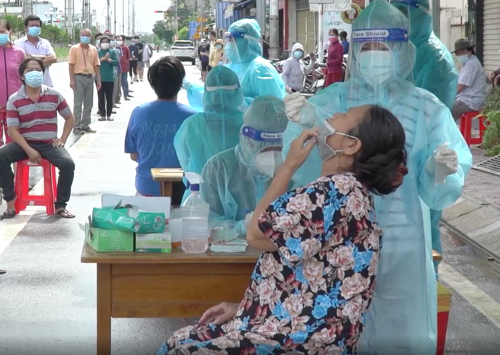 Dịch Covid-19 hôm nay: Thêm 127.883 ca nhiễm, 192.465 người khỏi bệnh