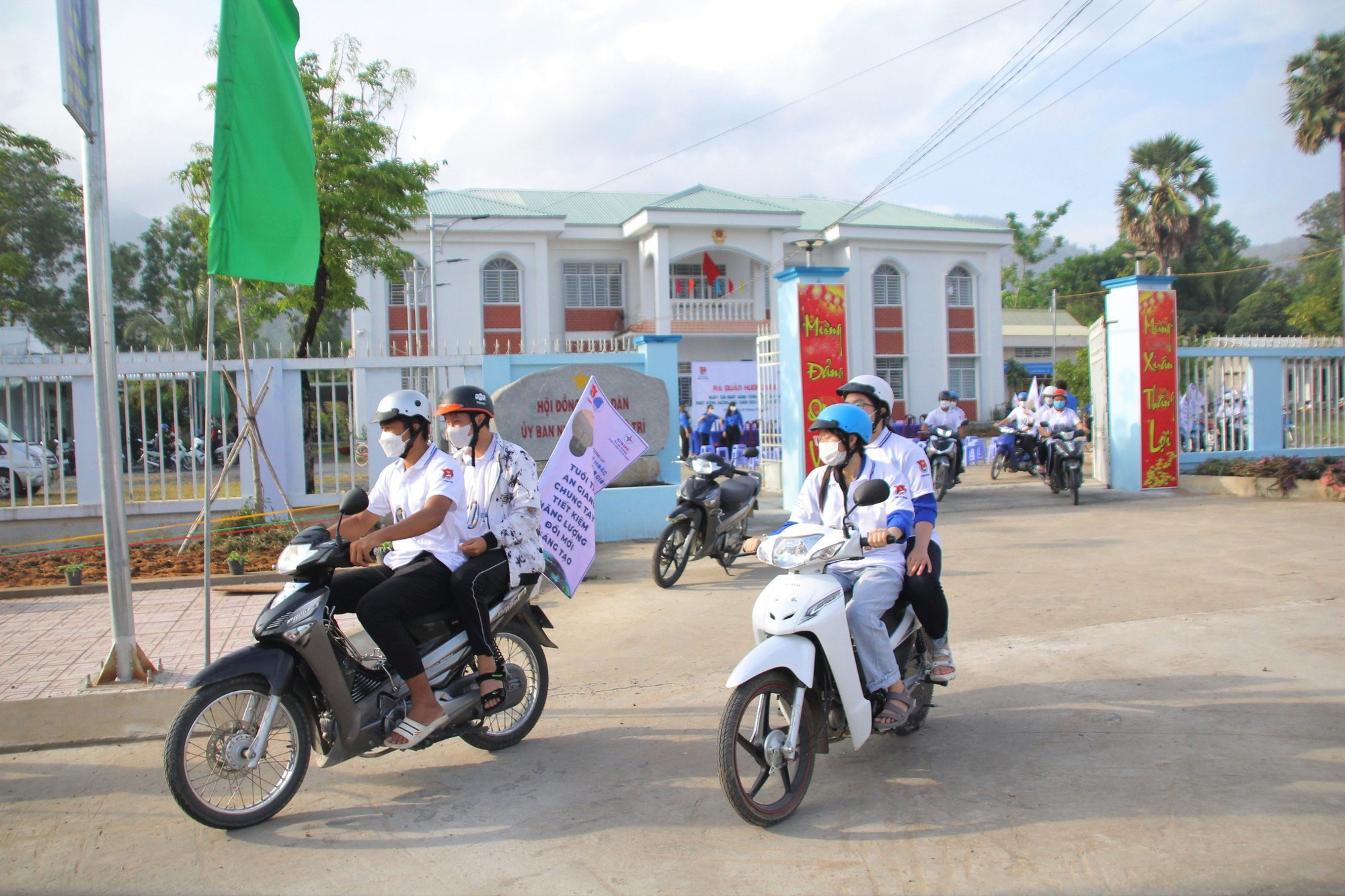 EVNSPC: Nhiều hoạt động hướng đến chiến dịch “Giờ Trái đất 2022” - Ảnh 1.
