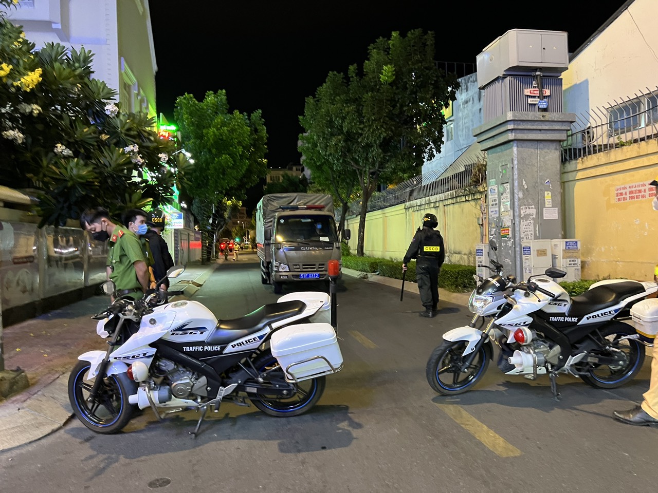 Clip c&ocirc;ng an đến kh&aacute;m x&eacute;t nh&agrave; b&agrave; Nguyễn Phương Hằng - Ảnh 6.