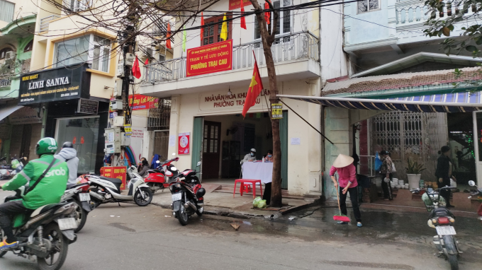 Buộc thôi việc Trạm trưởng y tế bị tố vòi tiền mới cho F0 đi viện - Ảnh 1.