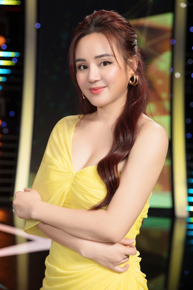 Những vụ livestream đ&igrave;nh đ&aacute;m của b&agrave; Nguyễn Phương Hằng - Ảnh 3.